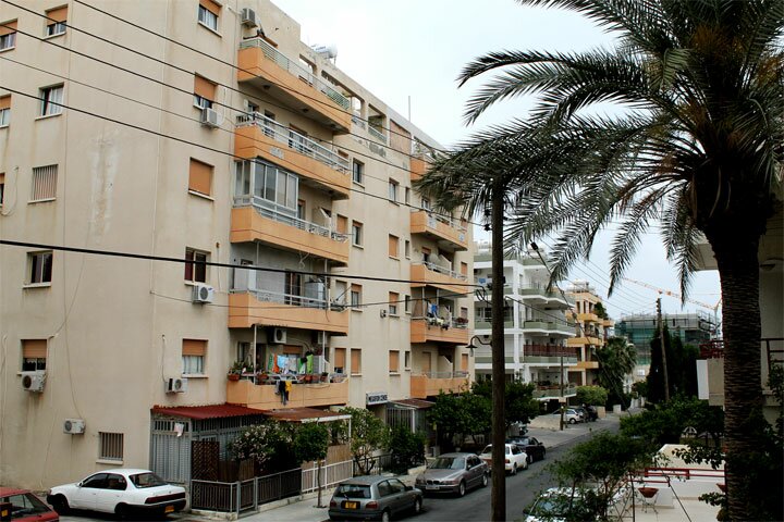 Лимасол - жилые кварталы из 4-7ми этажных домов 