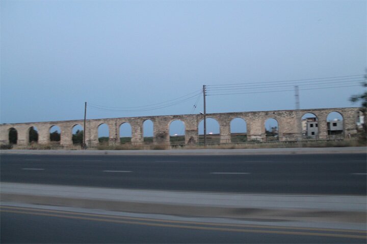 Акведук в Ларнаке, построенный в средние века