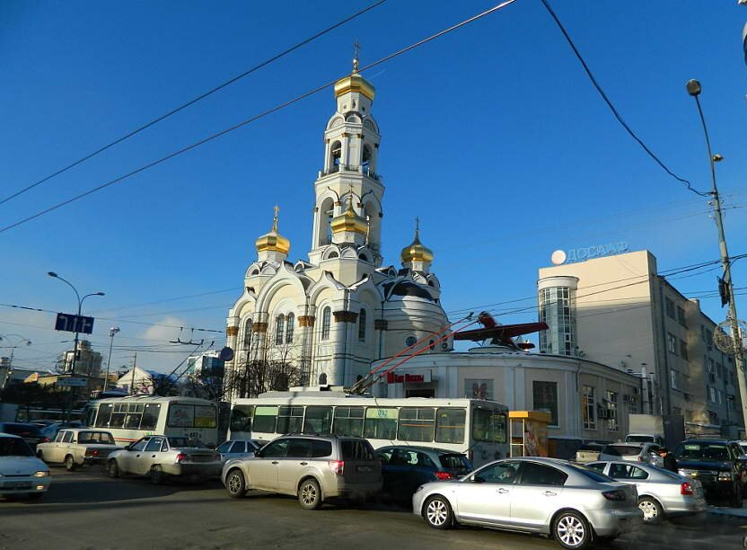 Центральная часть Екатеринбурга. Самолет и Церковь