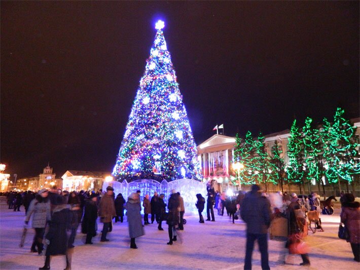 Курган 2014 новогодняя елка - центральная площадь Ленина