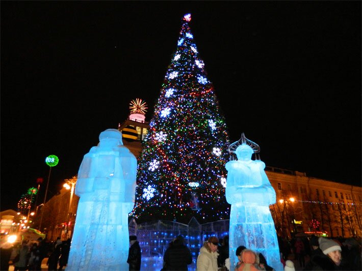 Курган 2014 новогодняя елка - центральная площадь Ленина