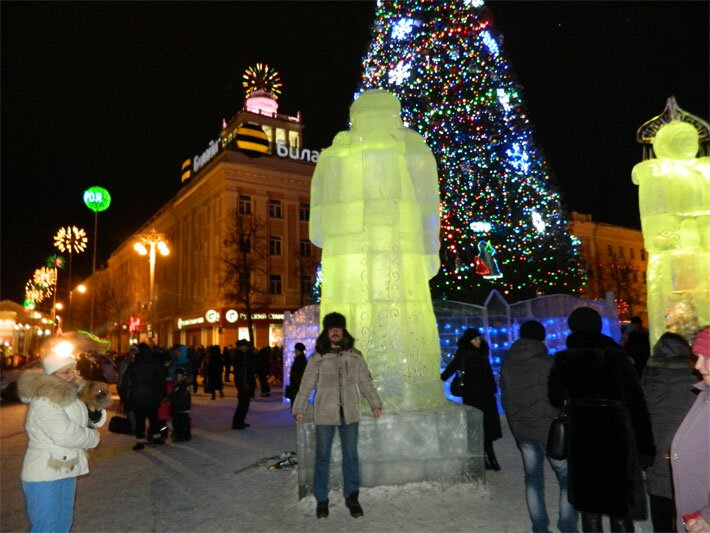 Курган 2014 новогодняя елка - центральная площадь Ленина