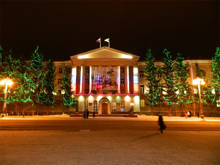 Курган 2014 новогодняя елка - центральная площадь Ленина